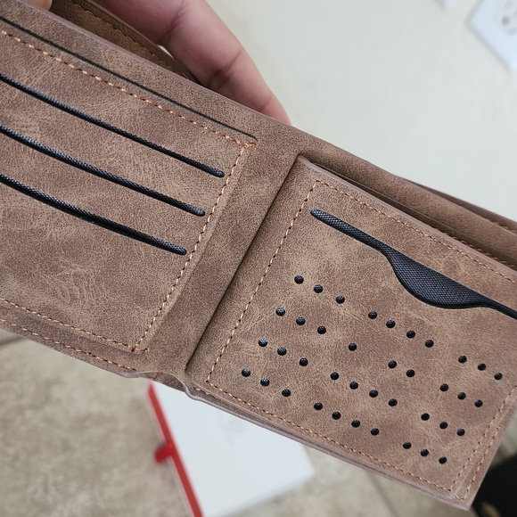 Varga Brown Leather Wallet - Picture 2 of 5